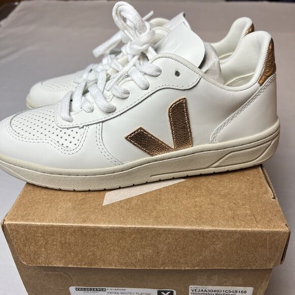 Veja V-10 Leather Extra White Platine Size 6 NIB - Picture 2 of 8